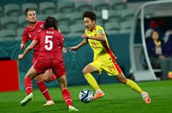 lol全球总决赛-女足比赛中球员表现出色，获得赞誉