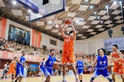 lol合区-发展迅猛的篮球联赛吸引众多球迷关注的简单介绍