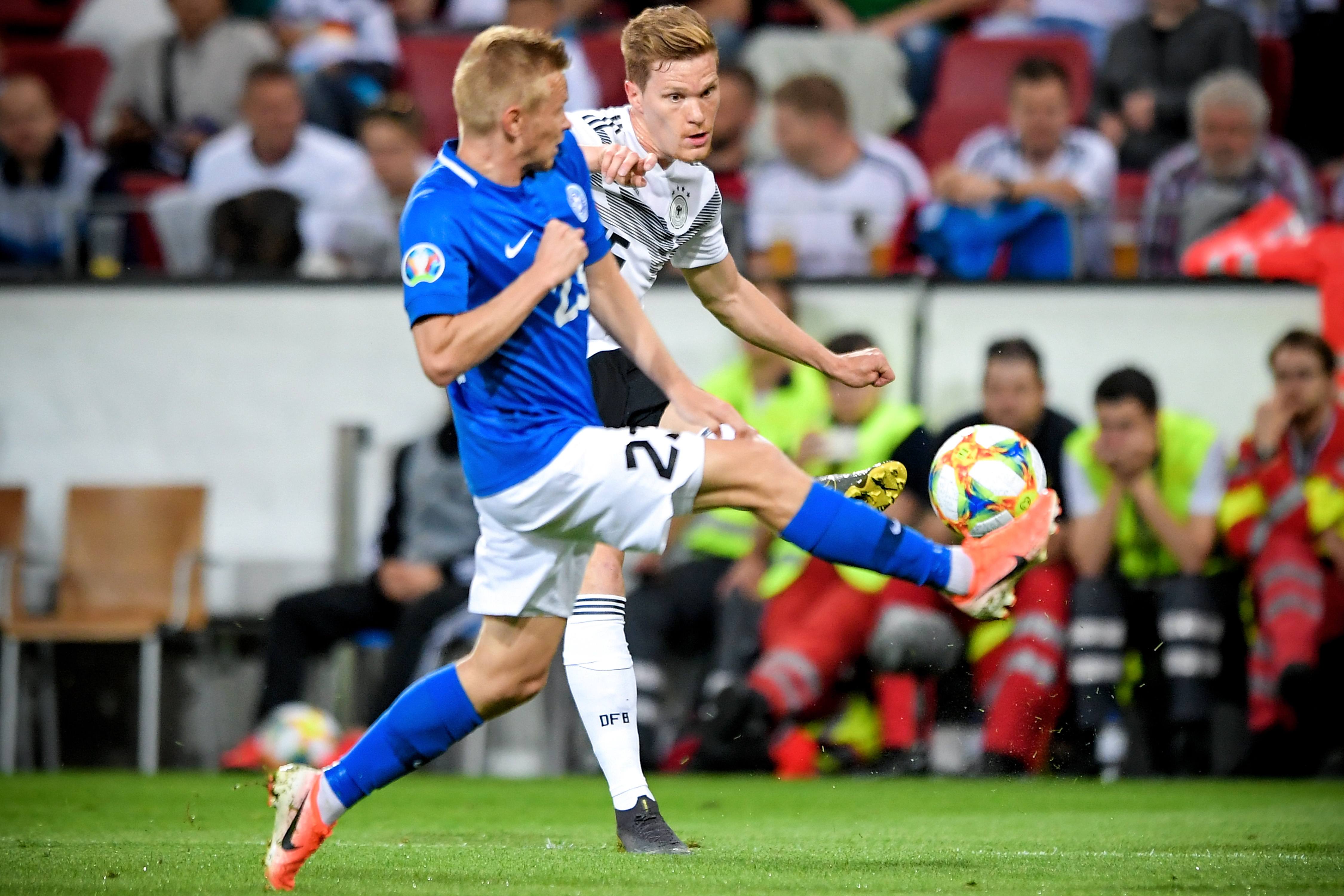 包含德国队遭遇重大挑战，在预选赛中险胜对手的词条