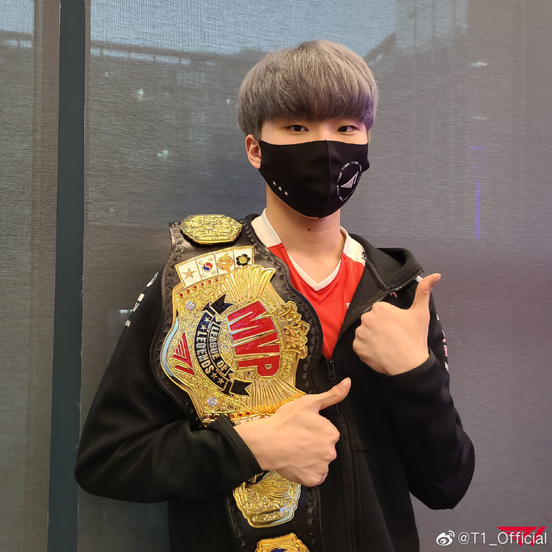 BRO血洗T1，Xiaohu关键团战开团秒人峡谷大战八强赛，留下经典瞬间的简单介绍